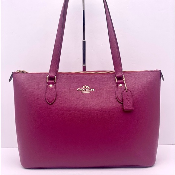 Coach Gallery Tote Bag
Shoulder Bag - Picture 8 of 16